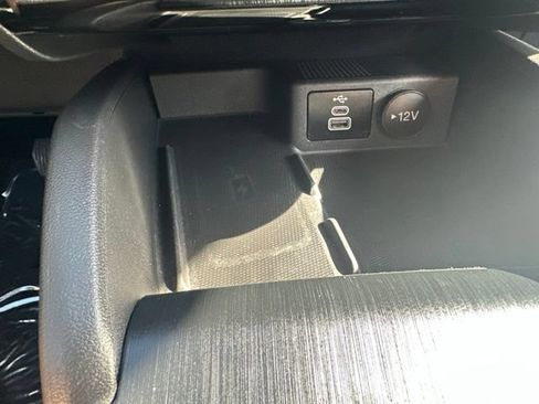 Used 2025 Ford Escape Platinum AWD/4WD image 32