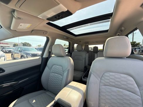 Used 2024 Nissan Pathfinder SV w/ SV Premium Package FWD image 23