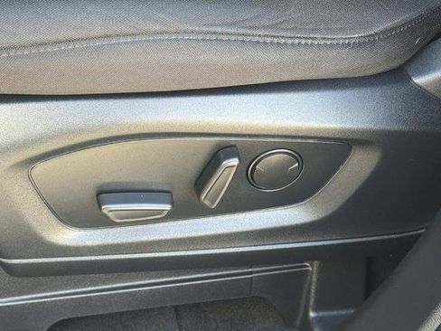 Certified 2022 Ford Explorer XLT RWD image 17