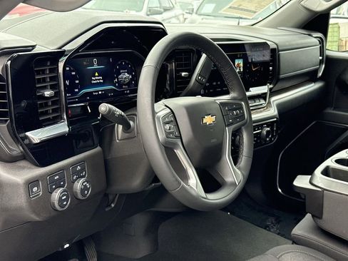 Used 2025 Chevrolet Silverado 1500 LT image 9