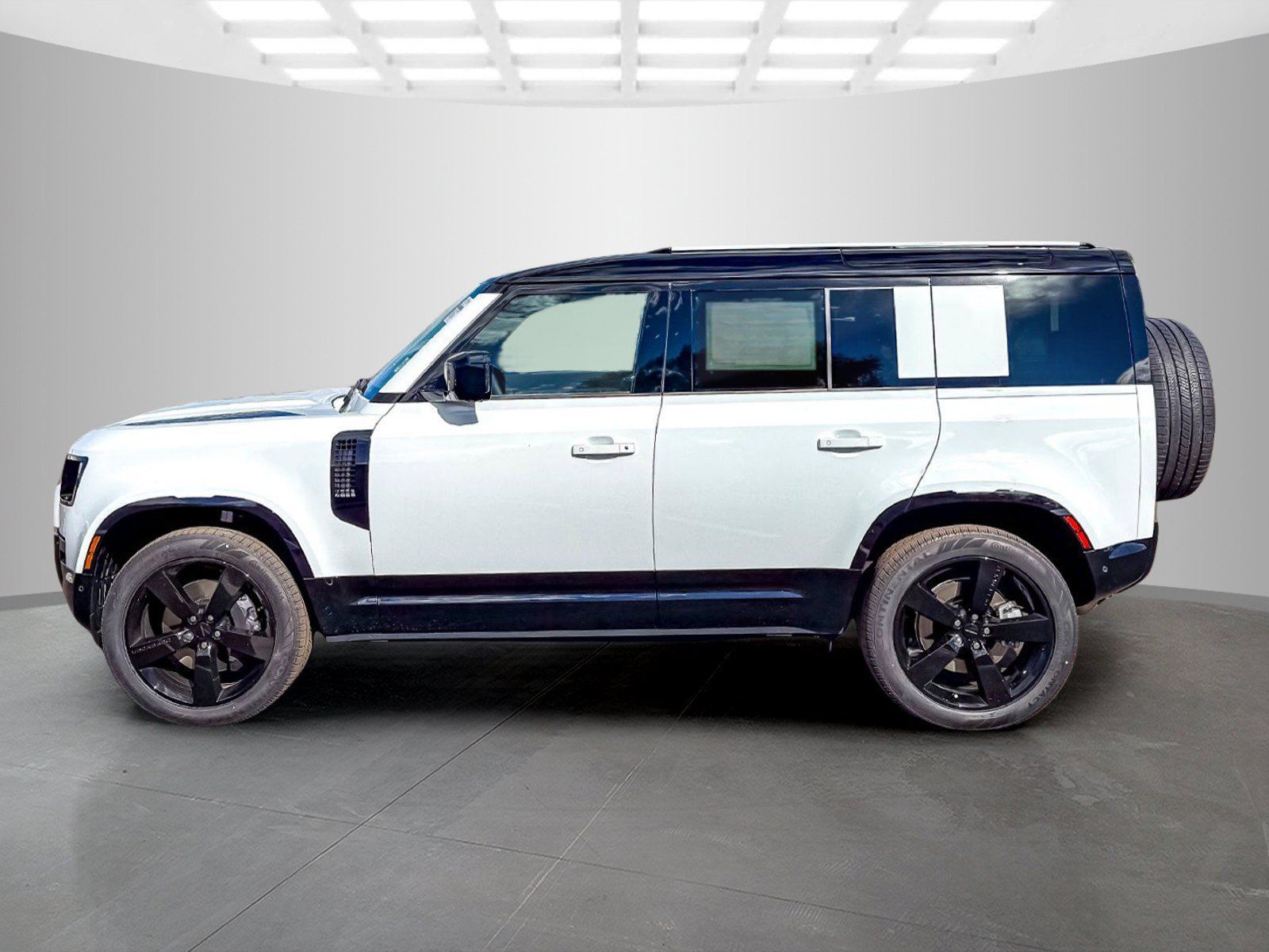 New 2026 Land Rover Defender 110 X-Dynamic SE AWD/4WD image 2