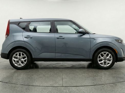 Used 2025 Kia Soul LX w/ LX Technology Package FWD image 11