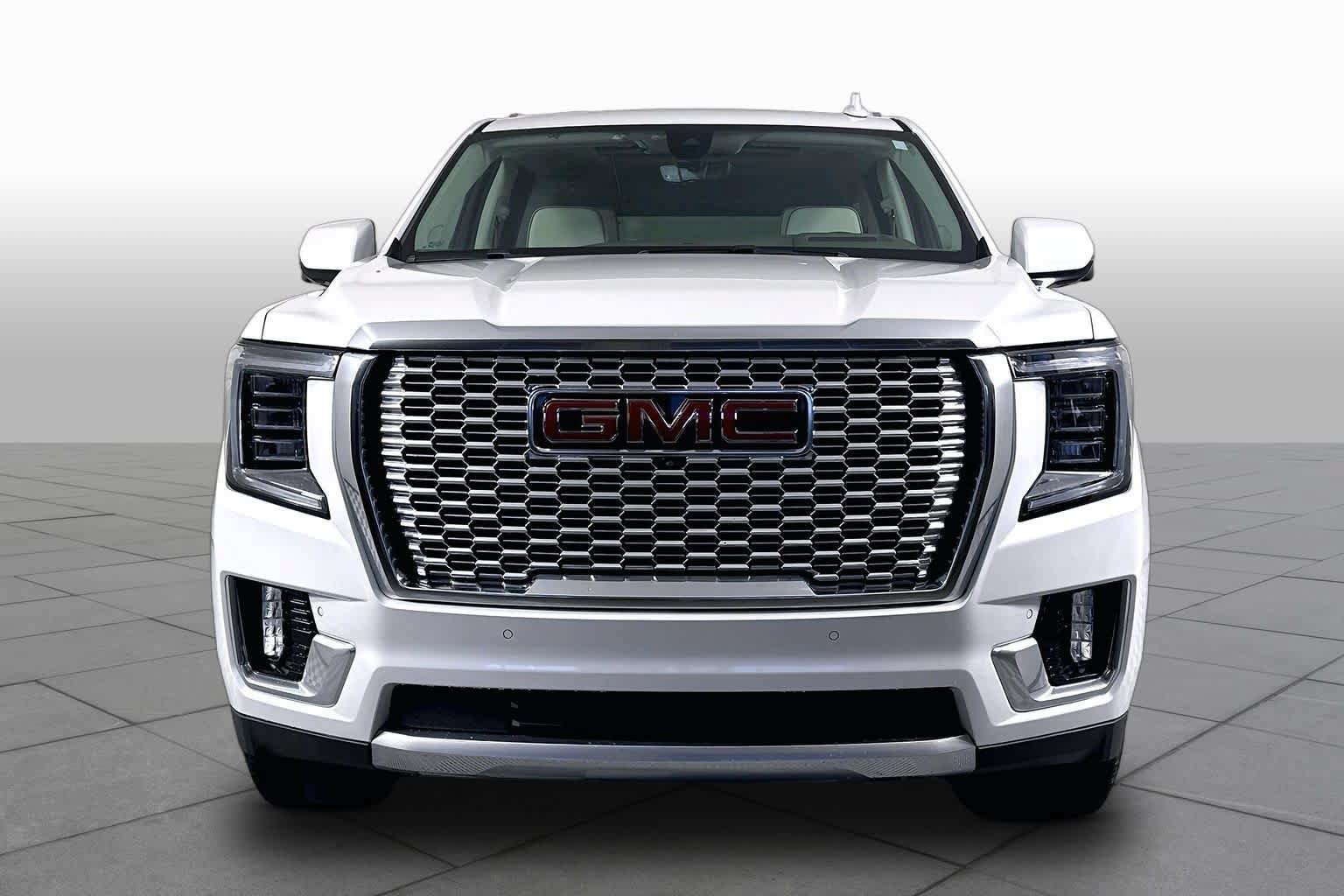 Used 2021 GMC Yukon Denali w/ Denali Premium Package RWD image 4
