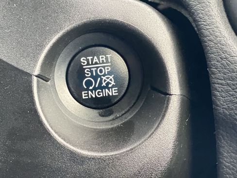 Used 2019 Jeep Compass Latitude image 32