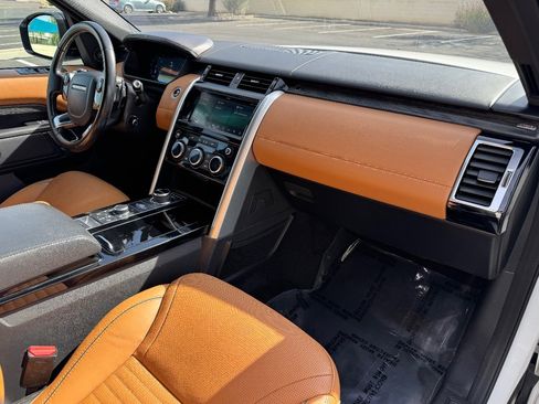 Used 2020 Land Rover Discovery HSE Luxury image 14
