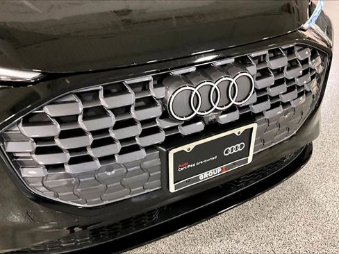 Used 2025 Audi Q5 Premium w/ Convenience Package image 31