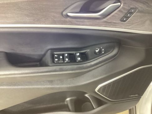Used 2023 Jeep Grand Cherokee L Limited w/ Luxury Tech Group II AWD/4WD image 11