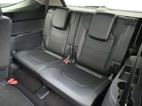 Used 2024 Volkswagen Atlas SEL AWD/4WD image 25