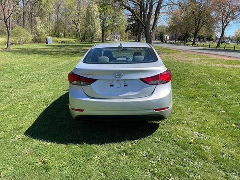 Used 2015 Hyundai Elantra SE w/ Option Group 02 FWD image 12