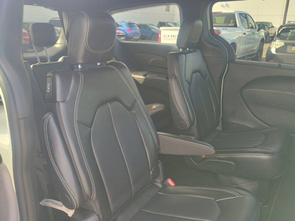 Used 2025 Chrysler Pacifica Select FWD image 21