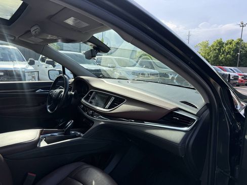Used 2018 Buick Enclave Avenir w/ Avenir Technology Package AWD/4WD image 9