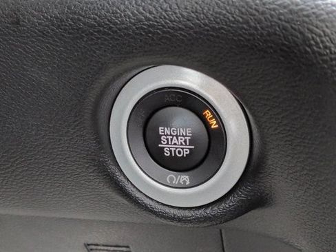 Used 2025 Chrysler Pacifica Select FWD image 26