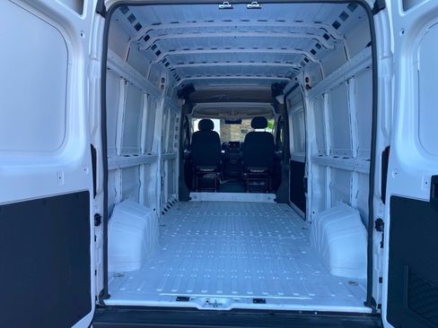 Used 2025 RAM ProMaster 2500 w/ Storage Group image 19