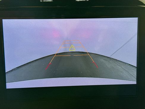 Used 2023 Chevrolet Traverse LT image 22