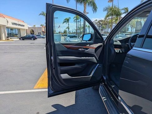Used 2015 Cadillac Escalade Luxury AWD/4WD image 13