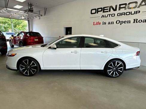 Used 2023 Honda Accord Touring image 3