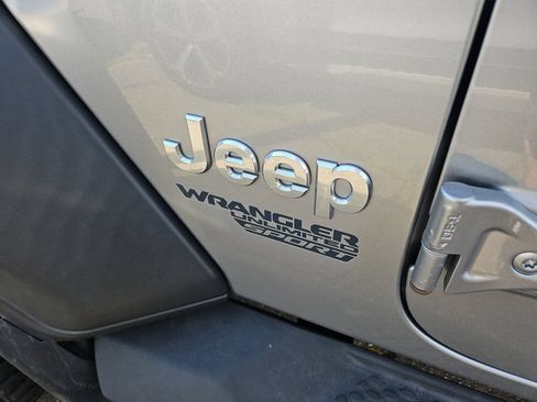 Used 2019 Jeep Wrangler Unlimited Sport S AWD/4WD image 4