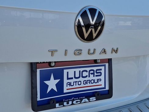 Used 2023 Volkswagen Tiguan SE AWD/4WD image 32