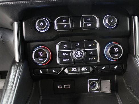 Used 2021 Chevrolet Suburban LT image 36