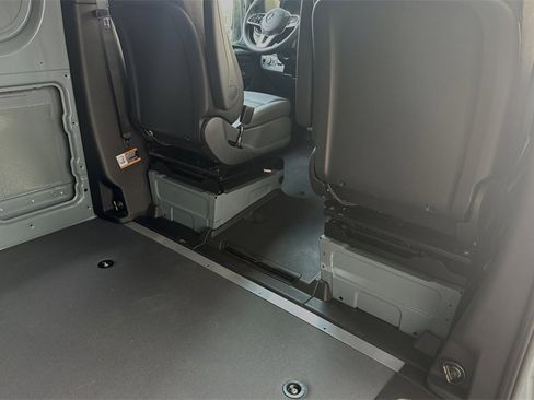 Used 2024 Mercedes-Benz Sprinter 2500 image 11