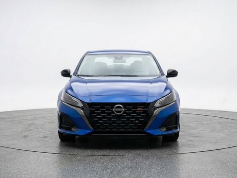 Used 2025 Nissan Altima 2.5 SR image 2