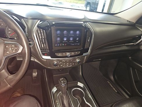 Used 2020 Chevrolet Traverse LT w/ Driver Confidence II Package AWD/4WD image 17