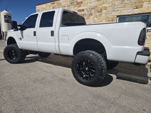 Used 2016 Ford F250 XL w/ Power Equipment Group AWD/4WD image 3