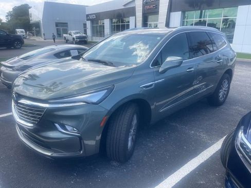 Used 2023 Buick Enclave Essence FWD image 1