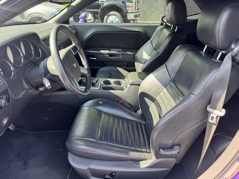 Used 2010 Dodge Challenger R/T RWD image 8