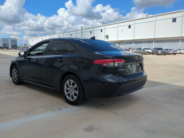 Used 2021 Toyota Corolla LE FWD image 7
