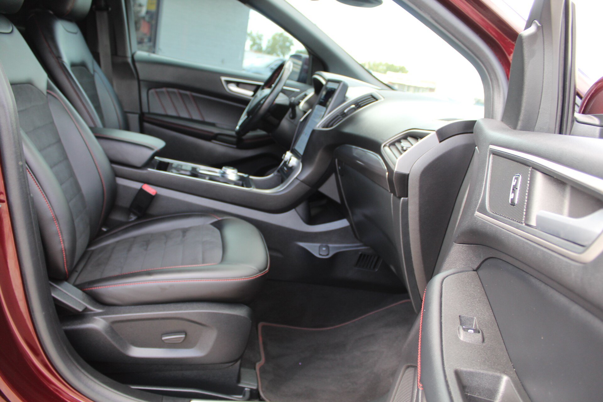Used 2021 Ford Edge ST-Line FWD image 14
