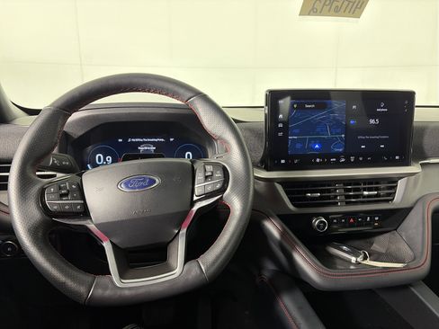 Used 2025 Ford Explorer ST-Line w/ ST-Line Street Pack image 19
