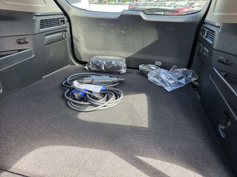 Certified 2025 MAZDA CX-70 Plug-In Hybrid w/ Premium Pkg AWD/4WD image 8