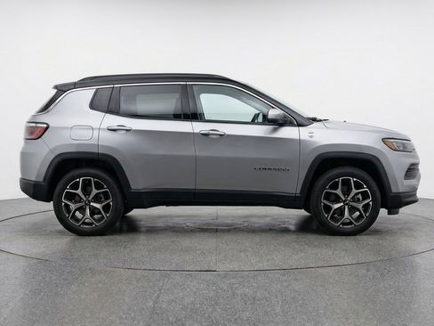 Used 2025 Jeep Compass Limited AWD/4WD image 11