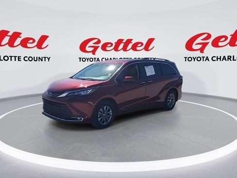 Certified 2021 Toyota Sienna XLE image 4