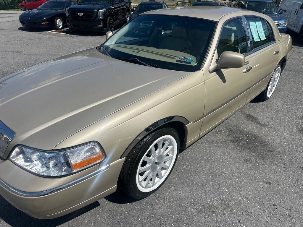 Used 2006 Lincoln Town Car Signature RWD image 13