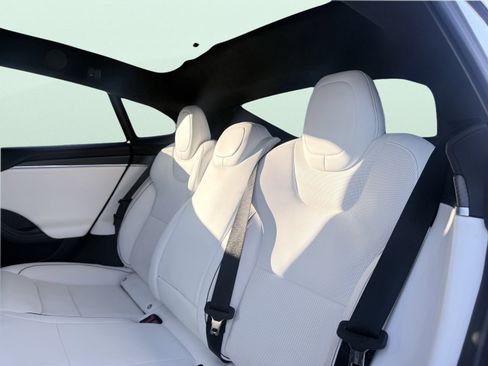Used 2021 Tesla Model S Plaid image 30