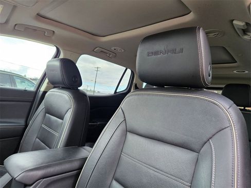 Used 2020 GMC Acadia Denali w/ Denali Ultimate Package image 10