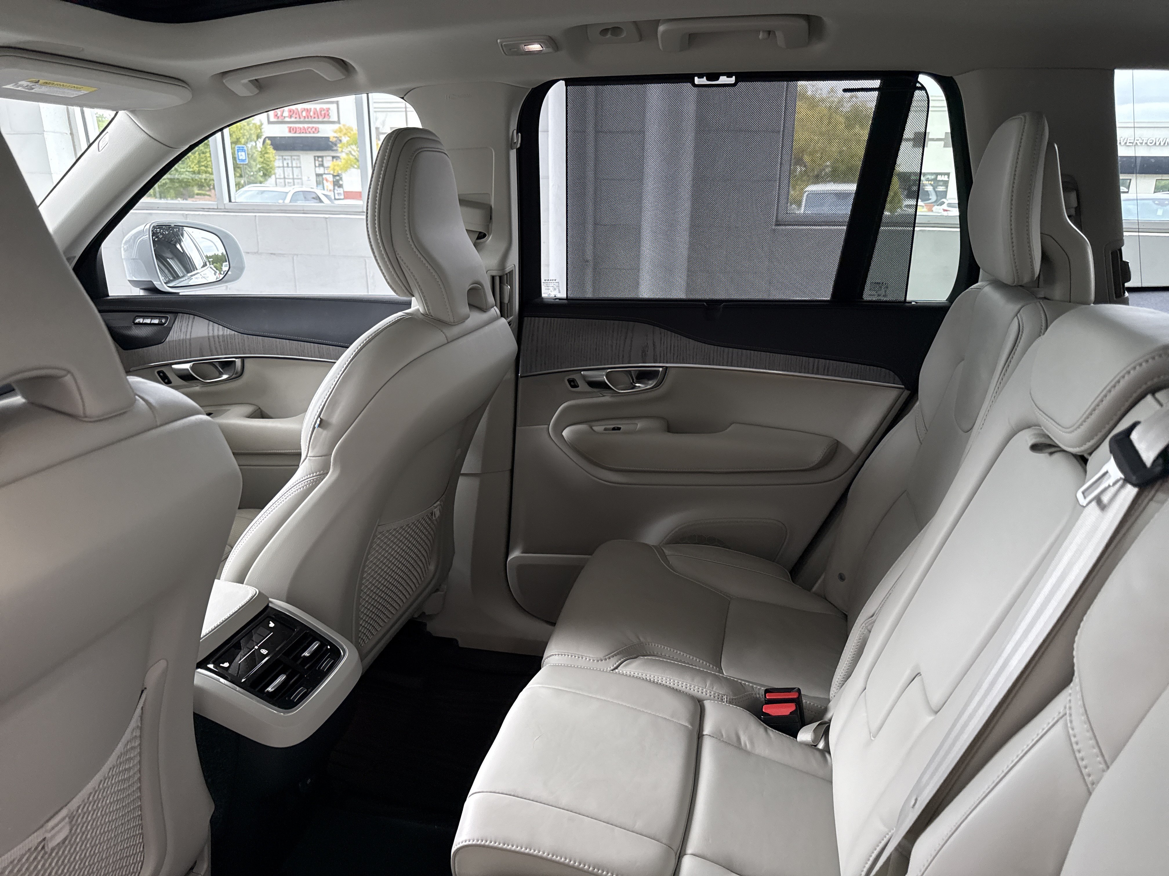 Used 2025 Volvo XC90 B6 Ultra w/ Protection Package AWD/4WD image 29