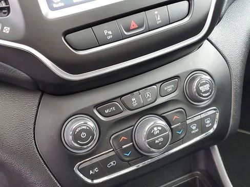 Certified 2021 Jeep Cherokee Latitude Lux 80th Anniv w/ Quick Order Package 26U 80TH image 24