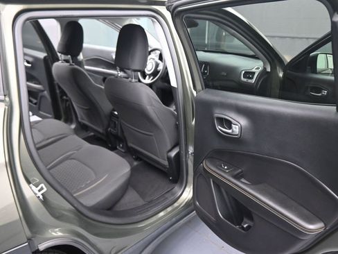 Used 2018 Jeep Compass Sport AWD/4WD image 41