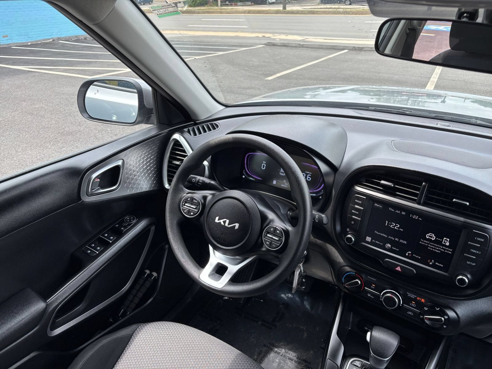 Used 2025 Kia Soul LX w/ LX Technology Package FWD image 28
