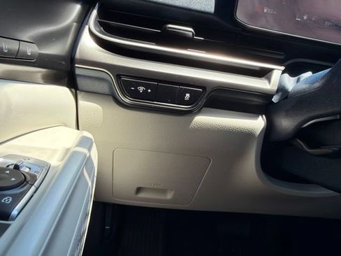 Used 2025 Kia Carnival SX w/ SX Dark Edition Package FWD image 13