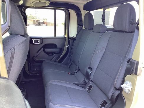 New 2025 Jeep Gladiator Sport image 23