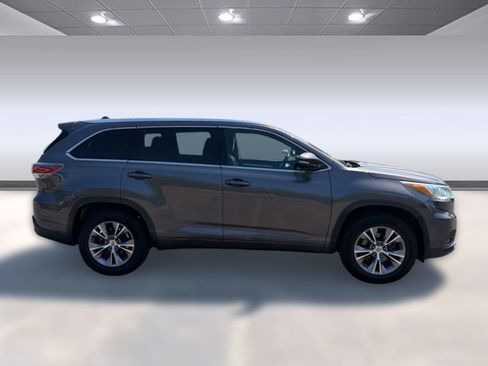 Used 2015 Toyota Highlander XLE FWD image 8