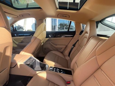 Used 2018 Porsche Panamera RWD image 23
