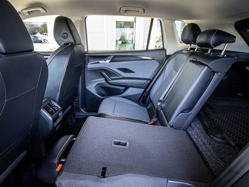 Certified 2025 Volkswagen Tiguan SE image 29