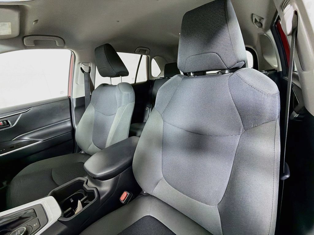 Used 2025 Toyota RAV4 LE AWD/4WD image 14