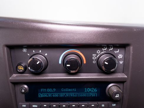 Used 2024 Chevrolet Express 2500 w/ Driver Convenience Package RWD image 16