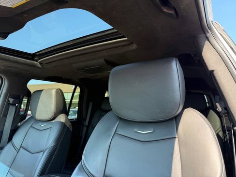 Used 2019 Cadillac Escalade Platinum AWD/4WD image 25